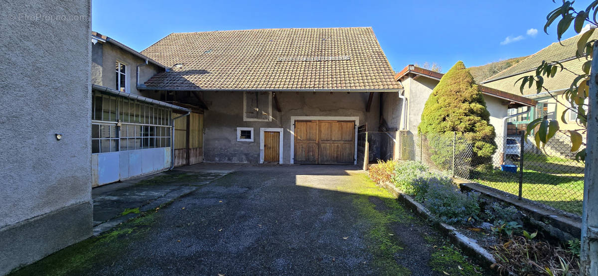 Maison à ROUGEMONT-LE-CHATEAU