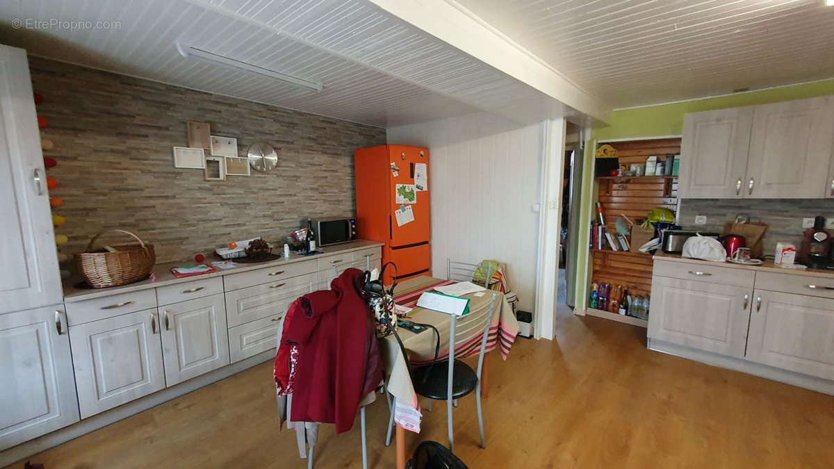 Appartement à CREUZIER-LE-VIEUX