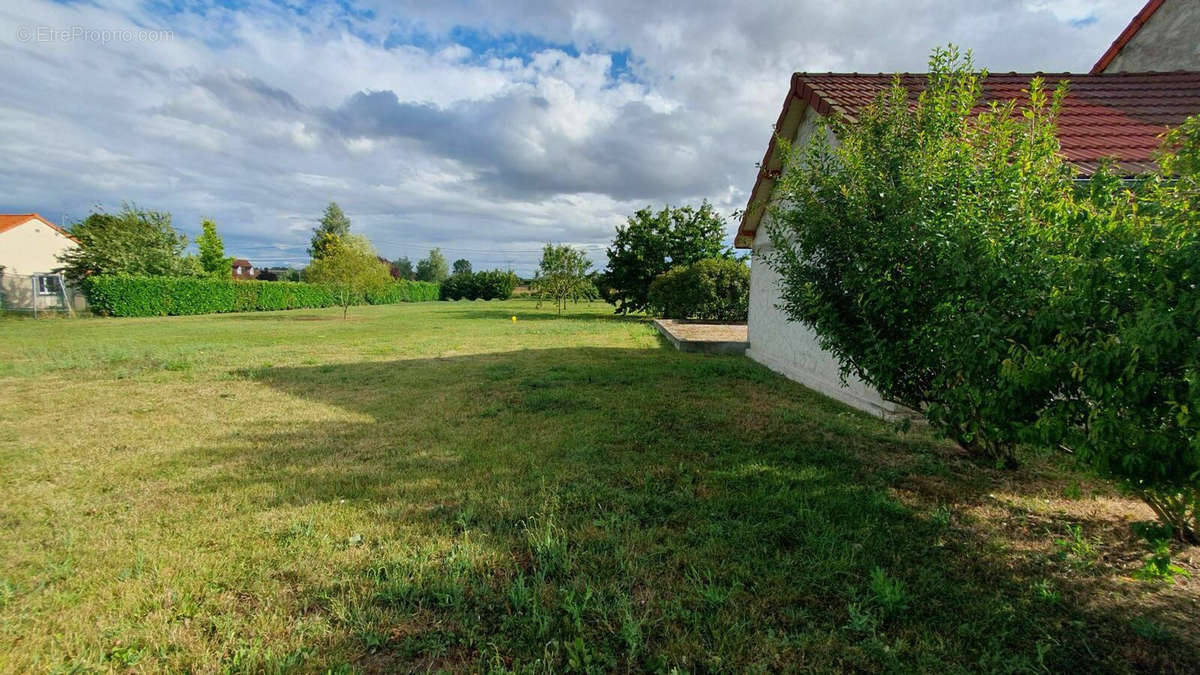 Maison à COGNAT-LYONNE