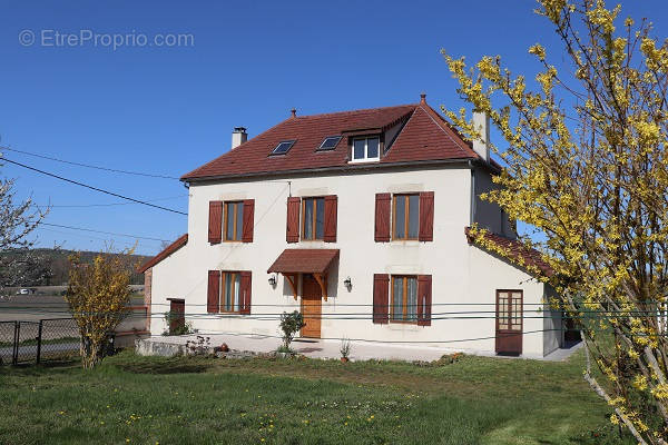 Maison à SAINT-DENIS-COMBARNAZAT