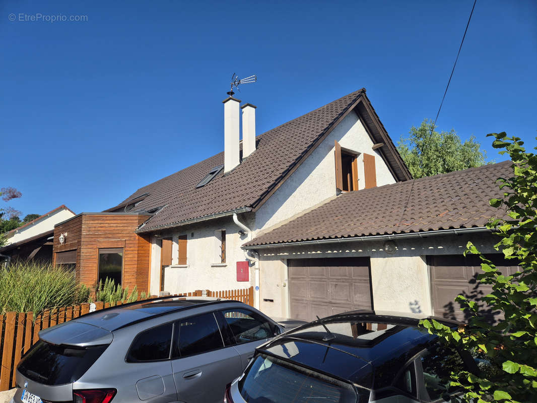 Maison à CREUZIER-LE-NEUF