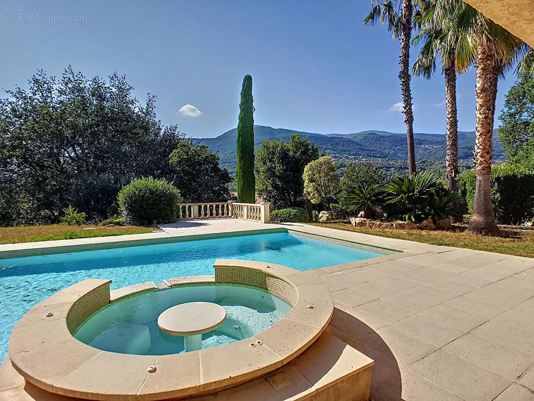 Maison à TOURRETTES-SUR-LOUP