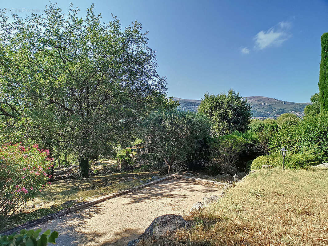 Maison à TOURRETTES-SUR-LOUP