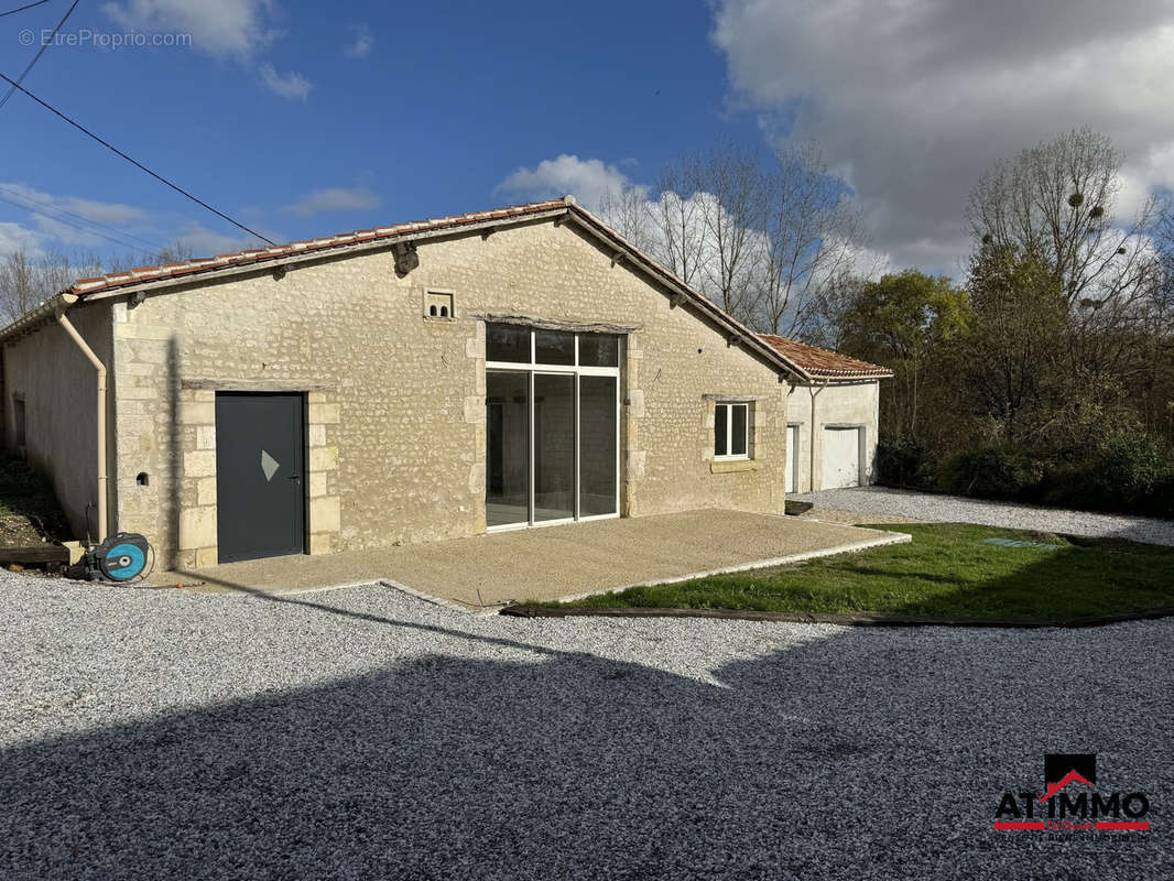 Maison à BARBEZIEUX-SAINT-HILAIRE