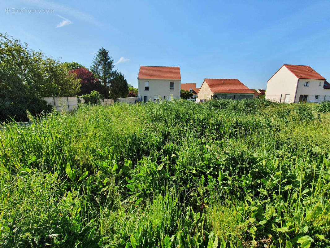 Terrain à AUNEAU