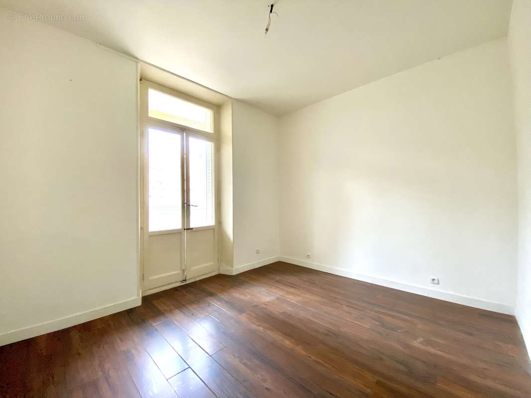 Appartement à MARSEILLE-5E