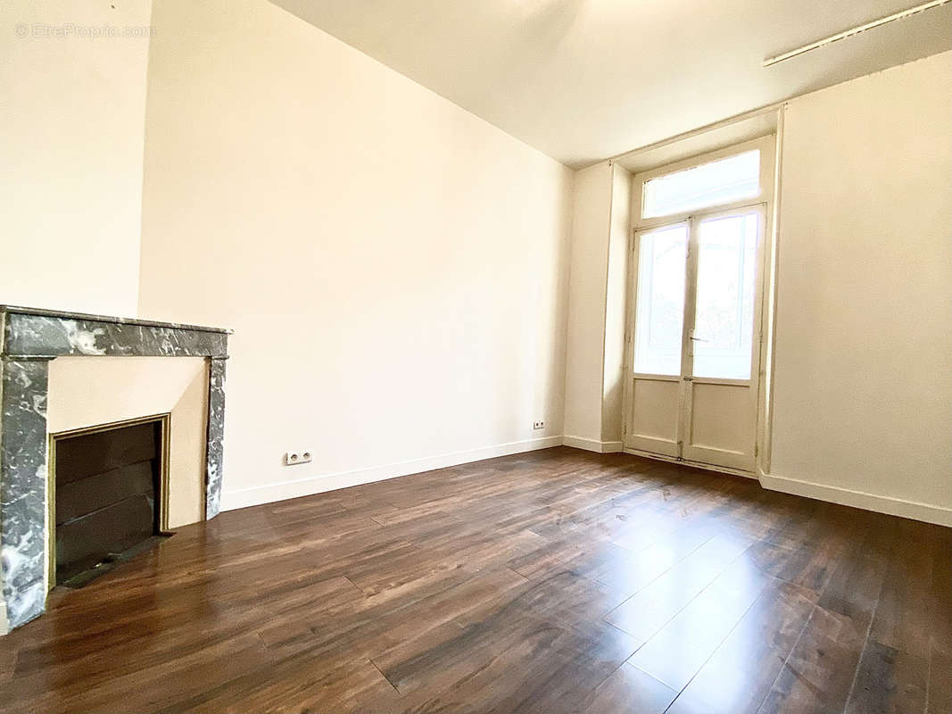 Appartement à MARSEILLE-5E