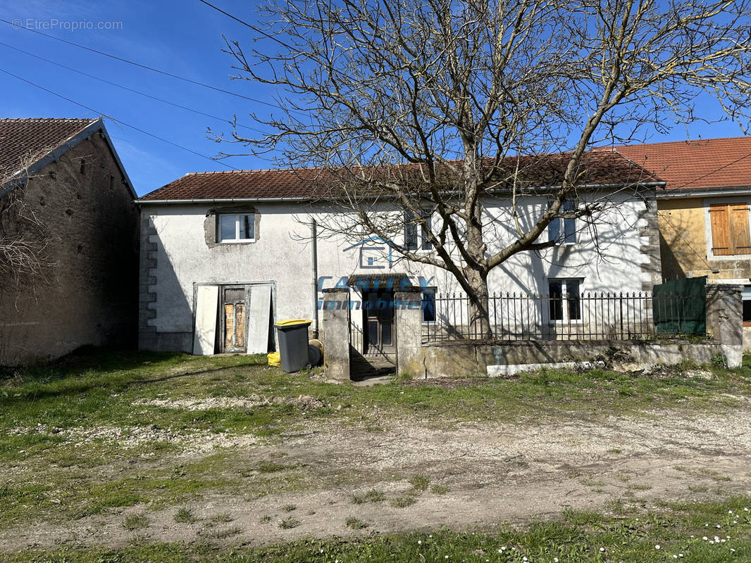 Maison à ADELANS-ET-LE-VAL-DE-BITHAINE