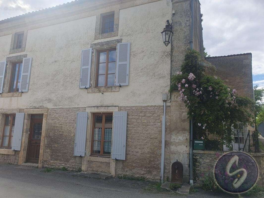 Maison à PAMPROUX