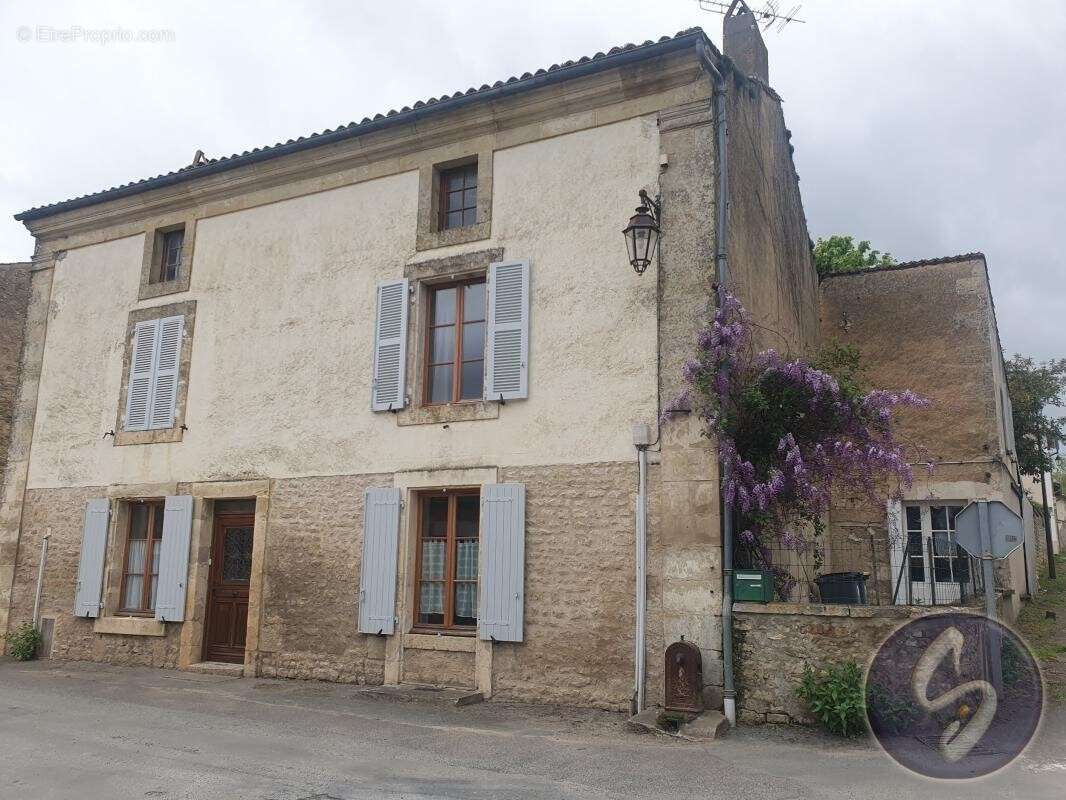 Maison à PAMPROUX