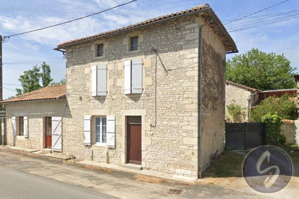 Maison à VERTEUIL-SUR-CHARENTE