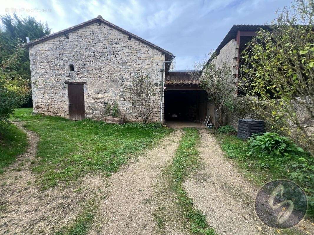 Maison à VERTEUIL-SUR-CHARENTE