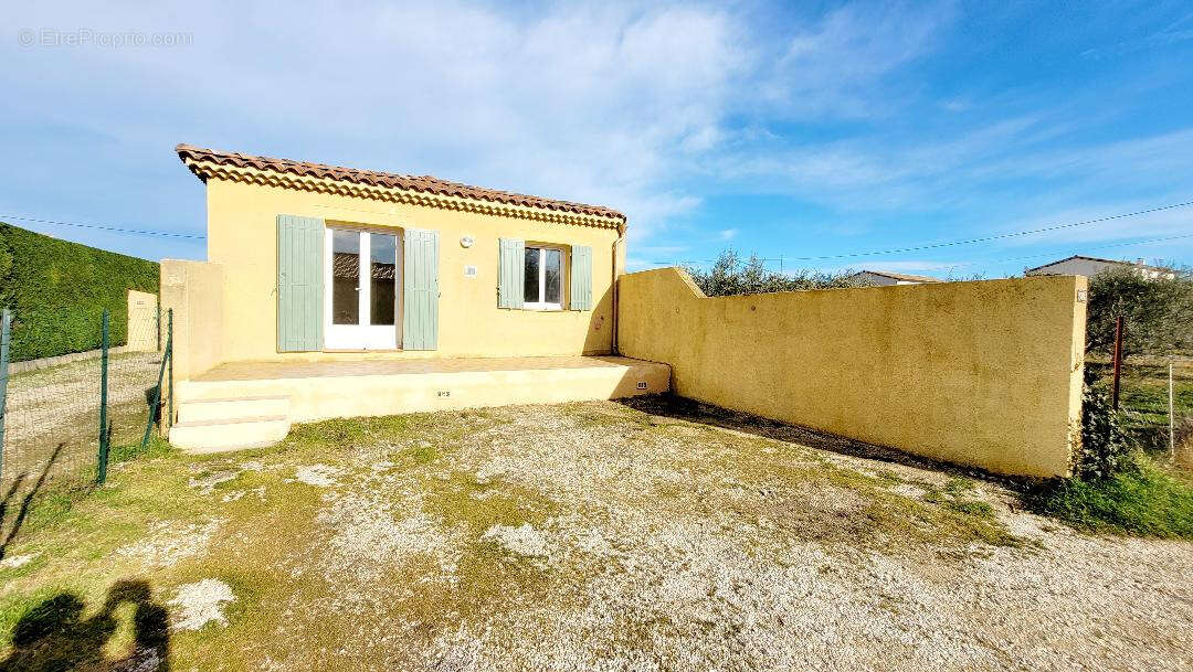 Maison à CAMARET-SUR-AIGUES