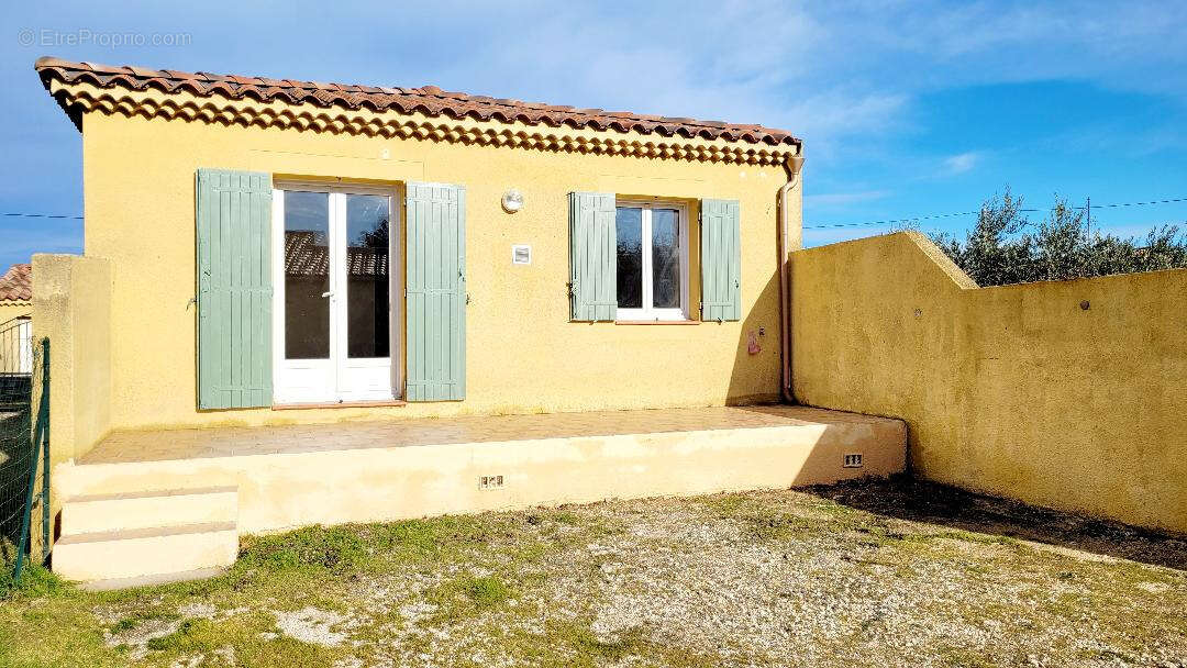 Maison à CAMARET-SUR-AIGUES