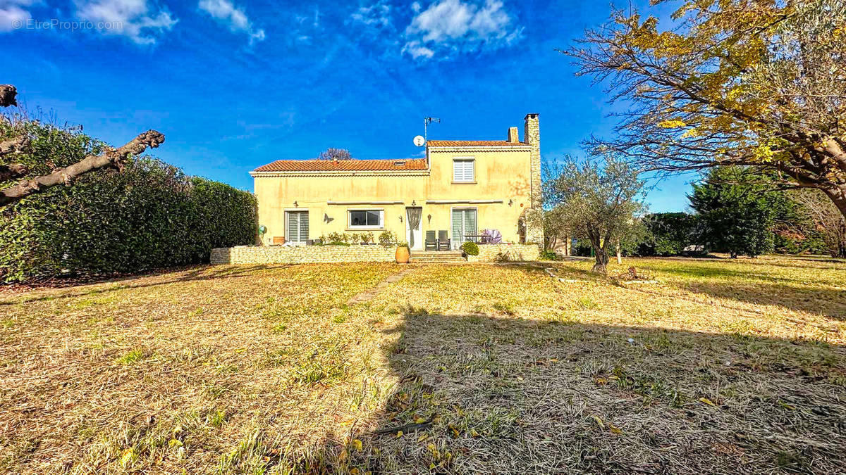 Maison à MORIERES-LES-AVIGNON