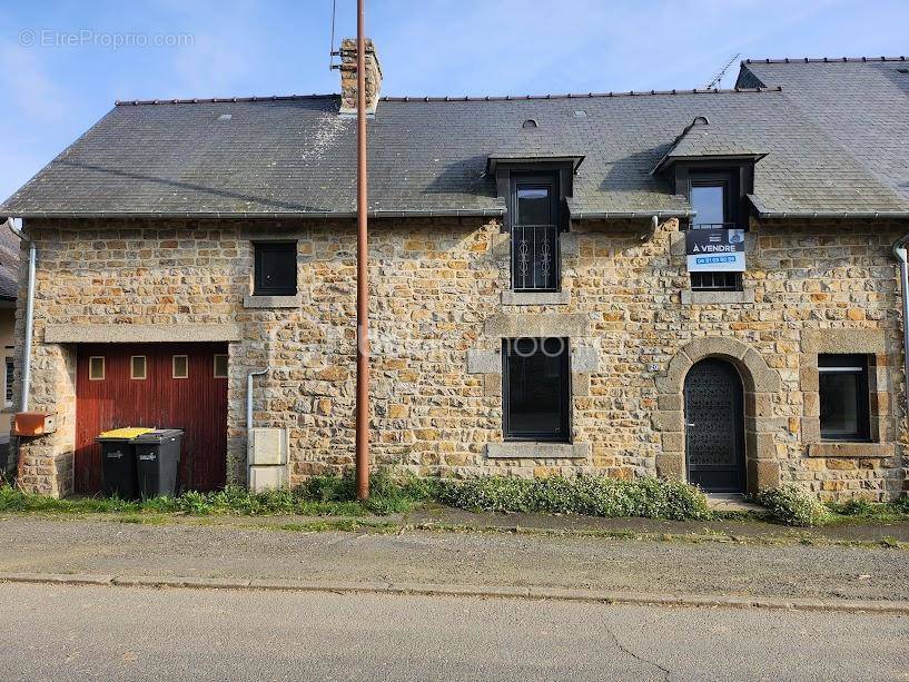 Maison à COMBOURTILLE