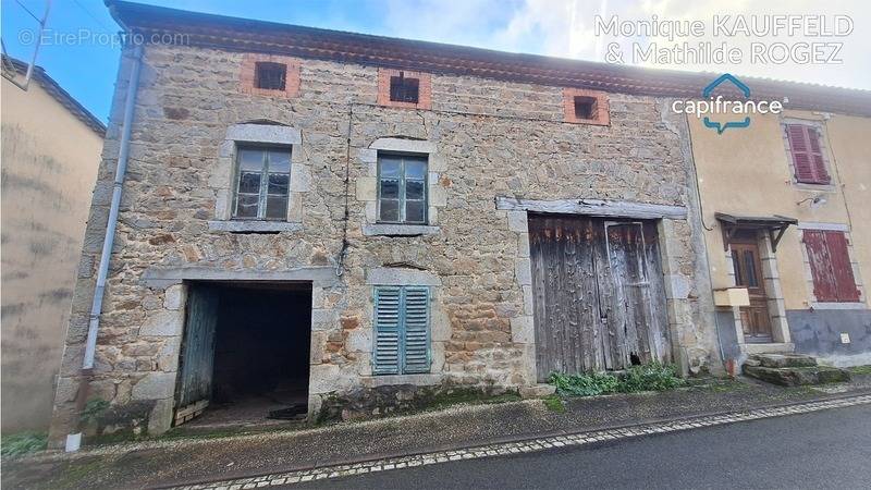 Maison à SAINT-GERVAIS-SOUS-MEYMONT