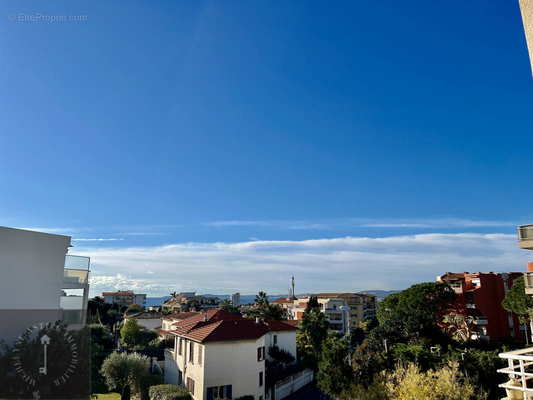 Appartement à SAINT-LAURENT-DU-VAR