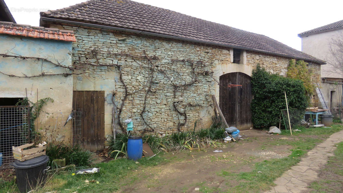 Maison à MAYAC