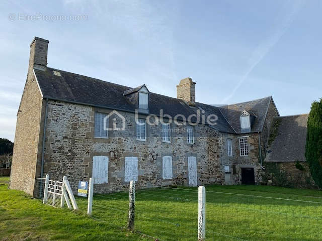 Maison à COULONCES