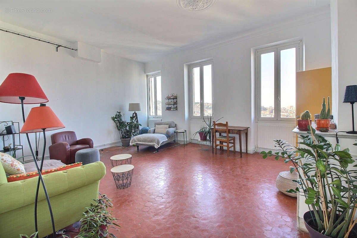 Appartement à MARSEILLE-6E