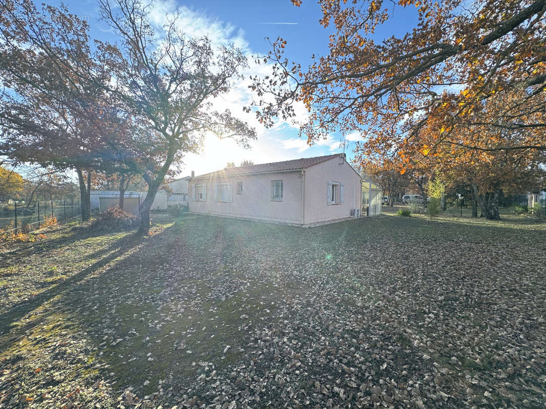 Maison à REGUSSE