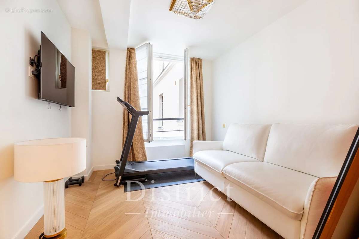 Appartement à PARIS-8E