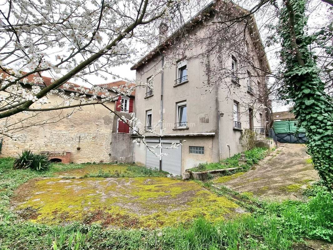 Maison à NEUFCHATEAU