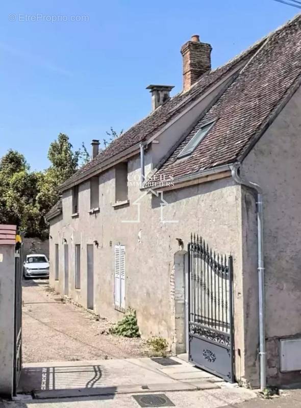 Maison à VILLENEUVE-SUR-YONNE