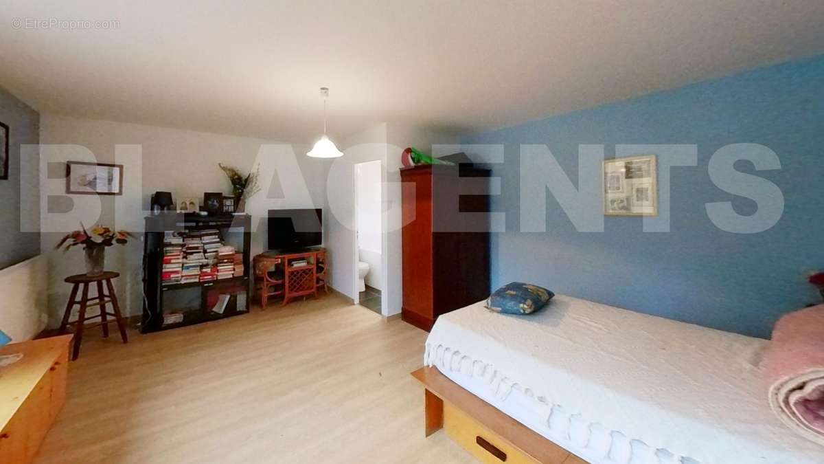 BL-Agents-Bedroom 1 - Maison à LA FRESNAYE-SUR-CHEDOUET