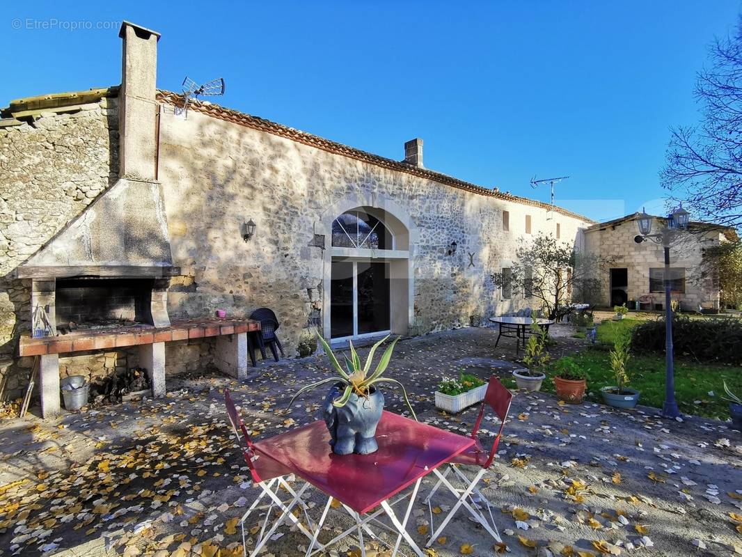 FACADE 3 - Maison à SAINT-GENES-DE-FRONSAC