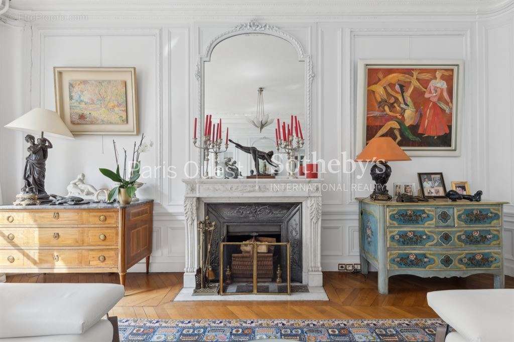 Appartement à PARIS-16E