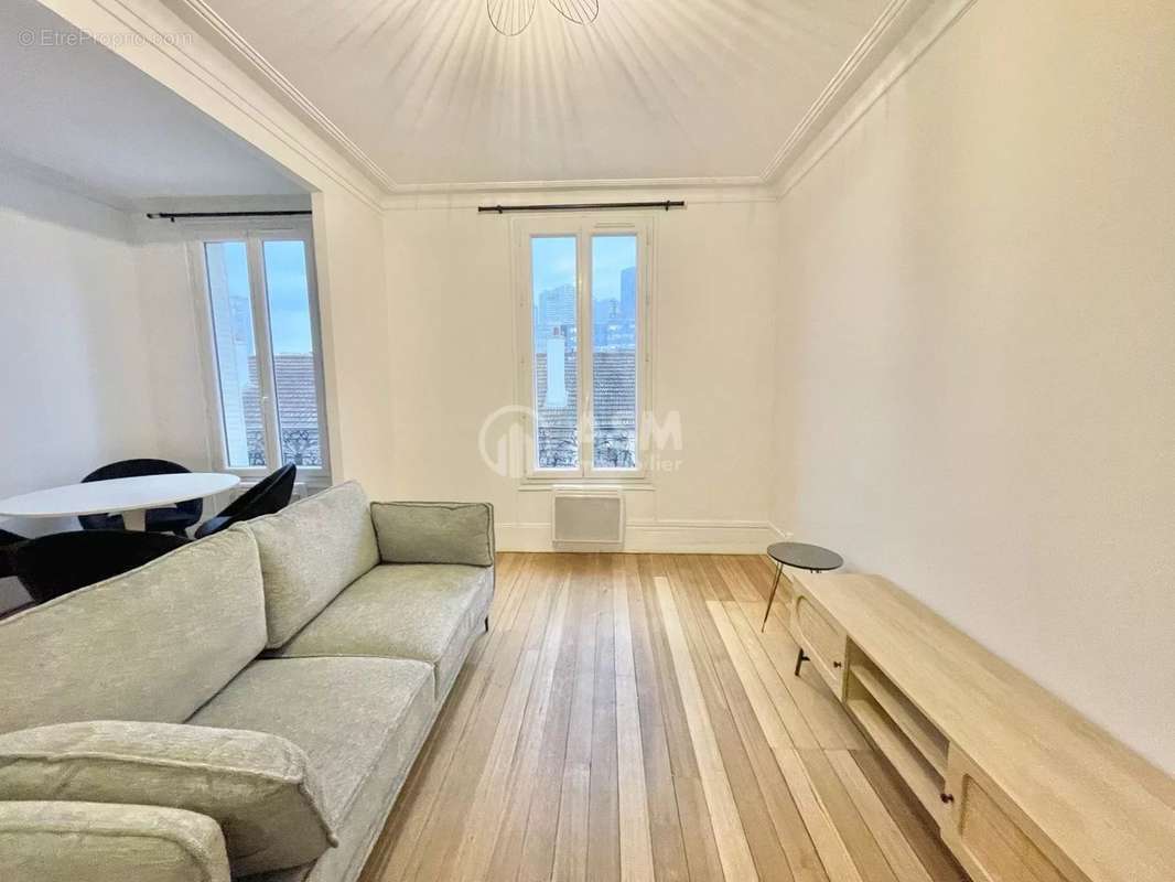 Appartement à COURBEVOIE