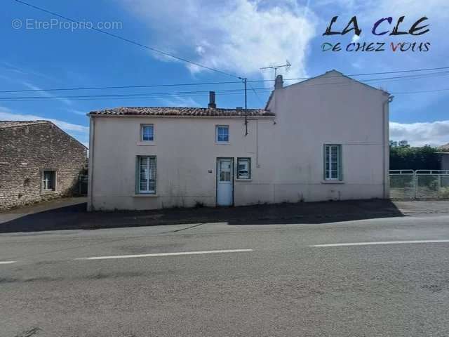 Maison à COULONGES-SUR-L&#039;AUTIZE