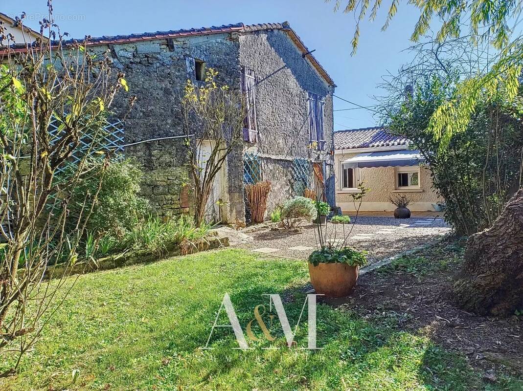 Maison à RUELLE-SUR-TOUVRE