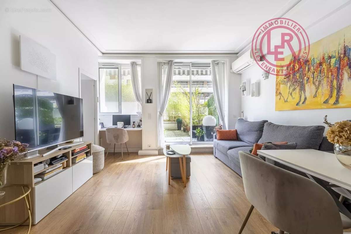 Appartement à PARIS-16E