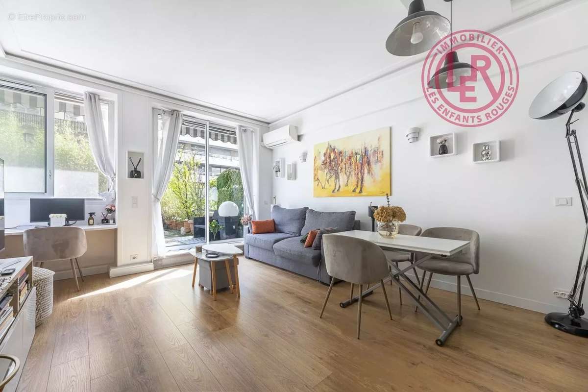 Appartement à PARIS-16E