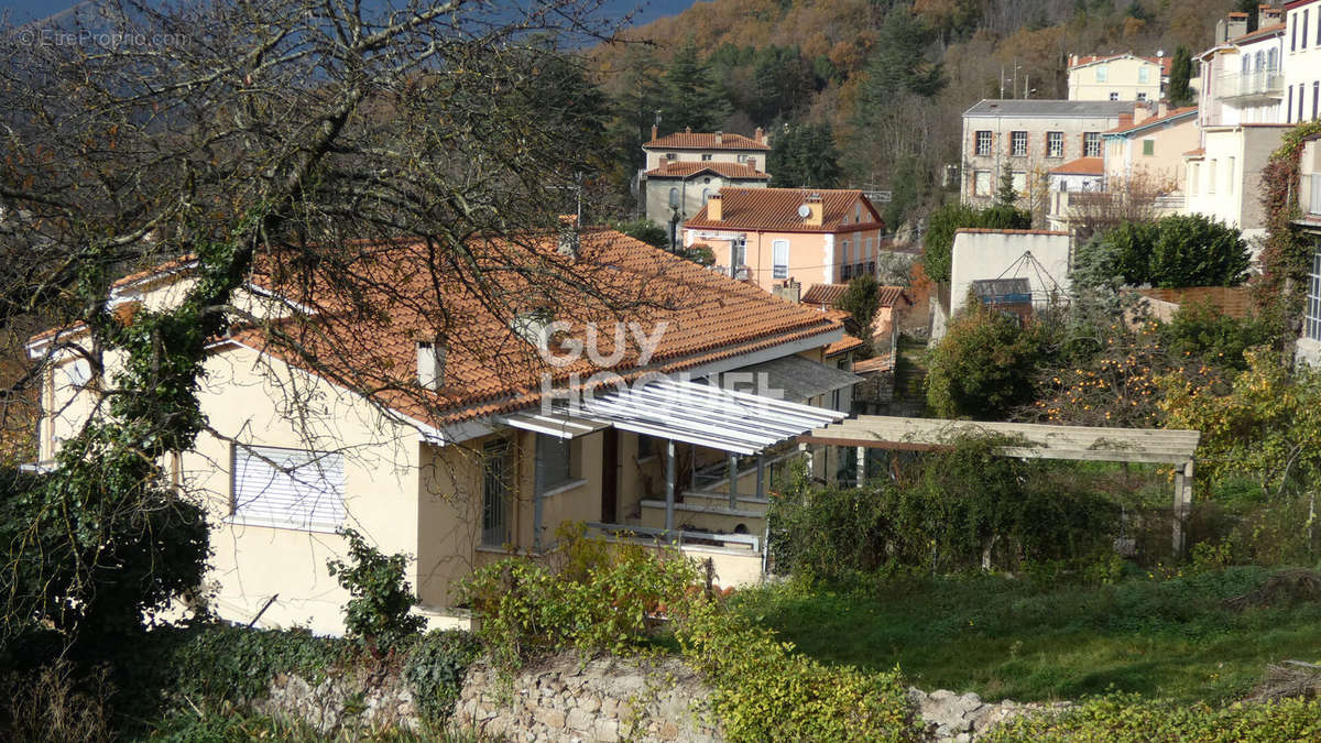 Appartement à SAINT-LAURENT-DE-CERDANS