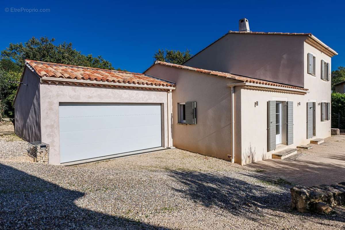 Maison à SAINT-SATURNIN-LES-APT