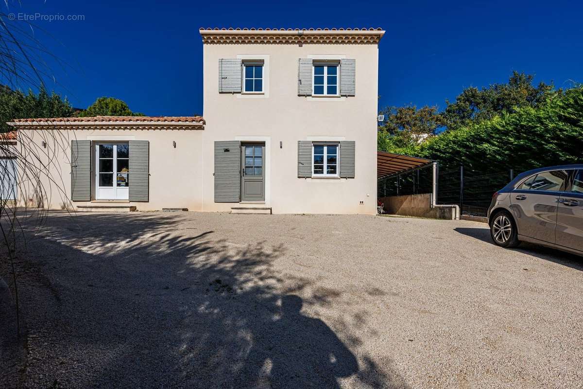 Maison à SAINT-SATURNIN-LES-APT