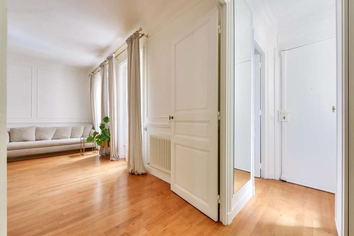 Appartement à PARIS-8E