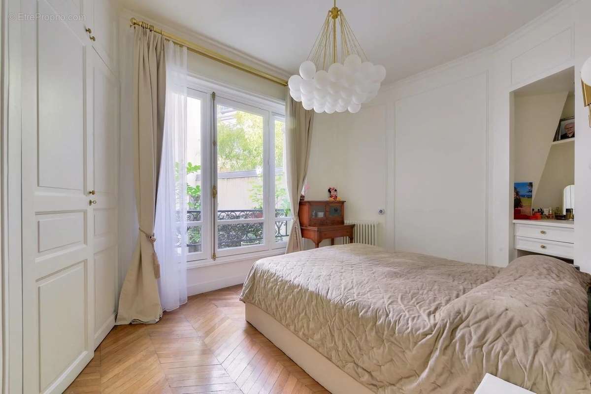 Appartement à PARIS-8E