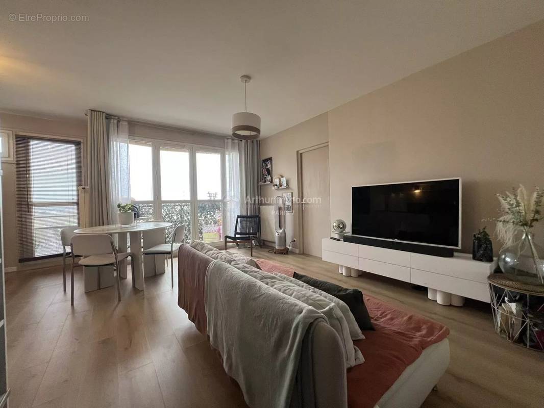 Appartement à VILLENEUVE-LA-GARENNE