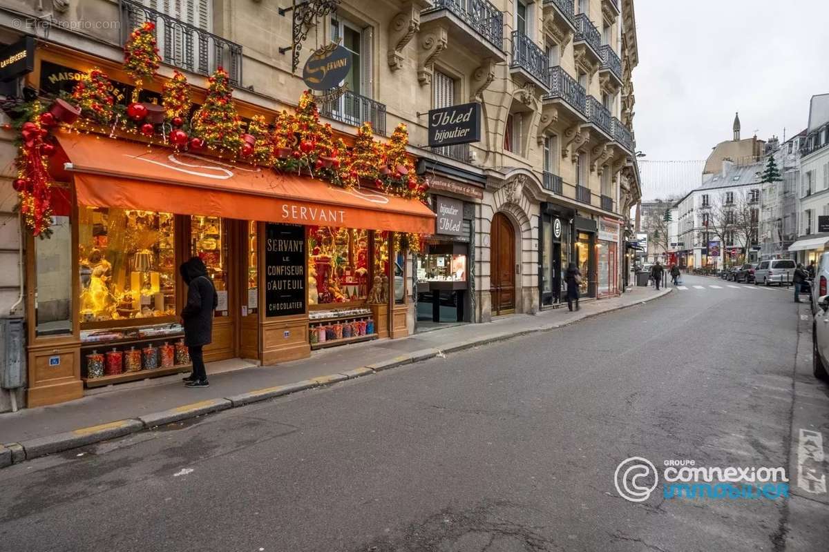 Appartement à PARIS-16E