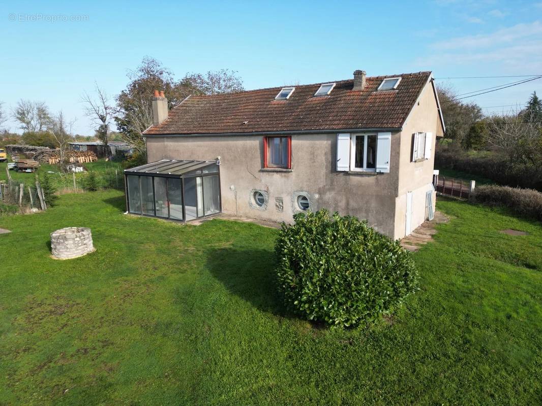 Maison à LA ROCHE-EN-BRENIL