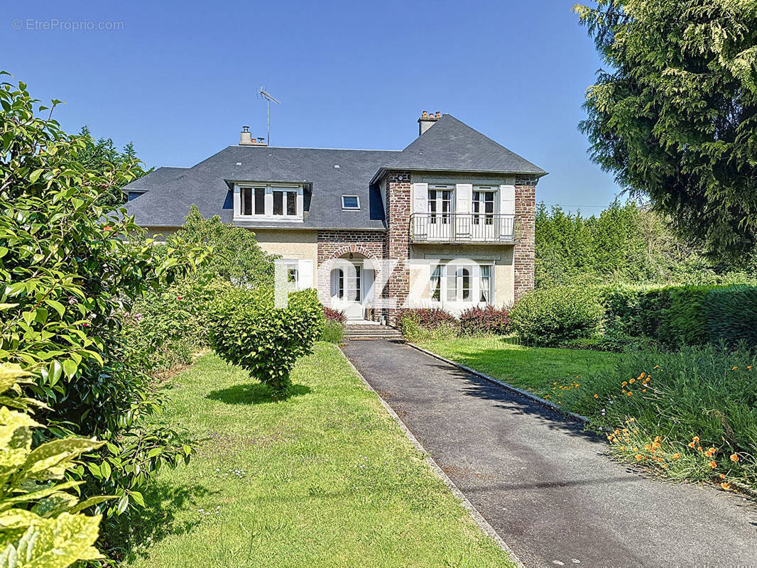 Maison à LE MESNIL-ROUXELIN