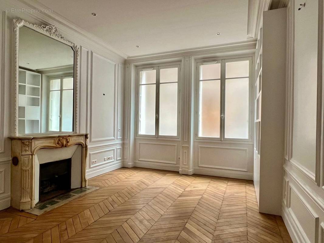 Appartement à PARIS-8E