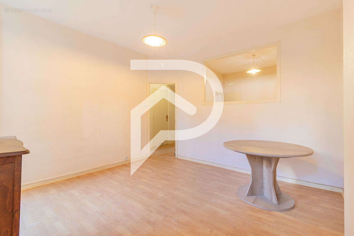 Appartement à MARSEILLE-5E