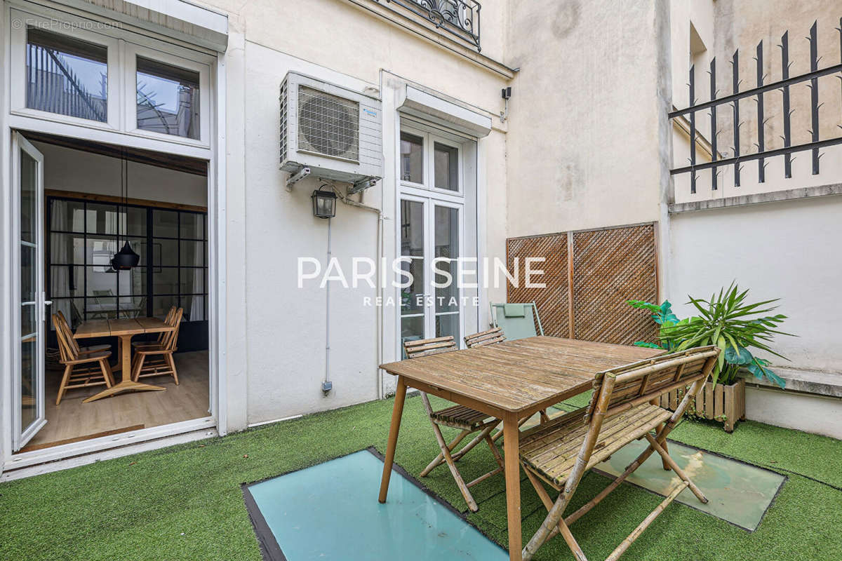 Appartement à PARIS-1E