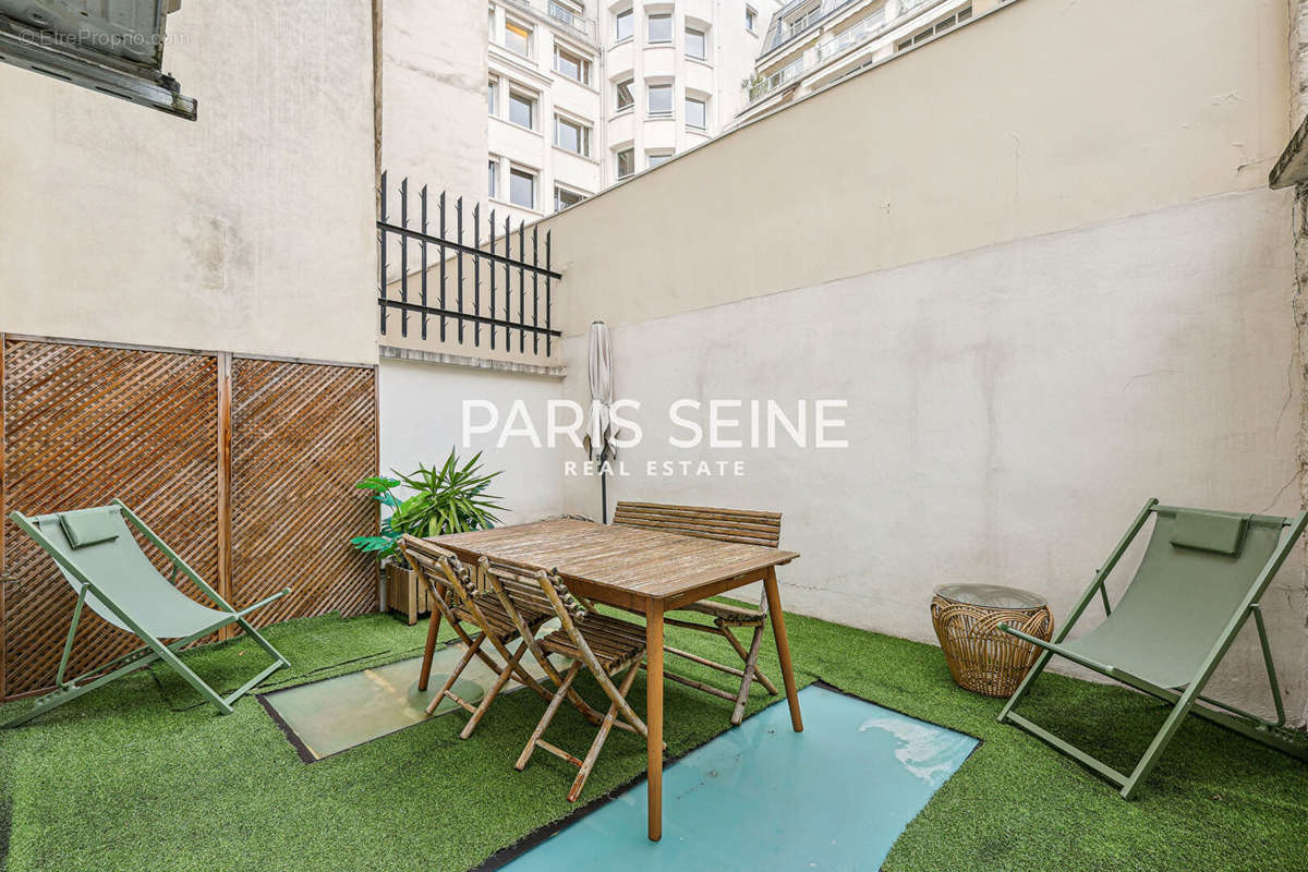 Appartement à PARIS-1E